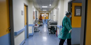 νοσηλεύτρια