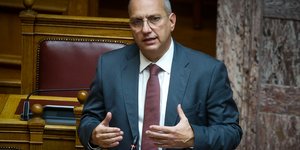 Γιάννης Οικονόμου βουλη