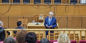 Ο Προκόπης Παυλόπουλος στη διάλεξή του στο πλαίσιο του σεμιναρίου που συνδιοργάνωσαν η Ένωση Δικαστών και Εισαγγελέων και το Κέντρο Επιμόρφωσης και δια Βίου Μάθησης του Δημοκρίτειου Πανεπιστημίου Θράκης