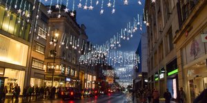 Η φωταγώγηση της Oxford Street στο Λονδίνο