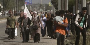 Παλαιστίνιοι φεύγουν προς τα σύνορα με την Αίγυπτο