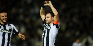 Ο Ζίβκοβιτς του ΠΑΟΚ πανηγυρίζει το γκολ του κόντρα στον Παναιτωλικό