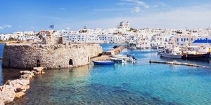παρος καστρο στη θαλασσα