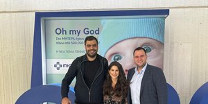 Ο Παύλος Μαρινάκης επιστρέφει στο σπίτι του παρέα με τον νεογέννητο γιο του