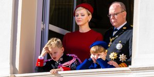 Οι γκριμάτσες των δίδυμων πριγκιπόπουλων του Μονακό