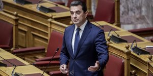 Ο Κώστας Σκρέκας στη Βουλή