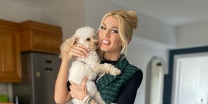 Η Κωνσταντίνα Σπυροπούλου με πράσινο φόρεμα