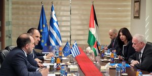 Σειρά επαφών του Γιώργου Γεραπετρίτη στη Μέση Ανατολή