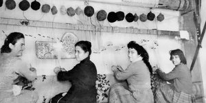 Μικρασιάτισσες υφάντρες χαλιών