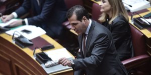 Ο Θάνος Πλεύρης στη Βουλή