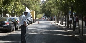Τροχονόμος σε κλειστό δρόμο