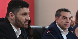 ΣΥΡΙΖΑ: Ο Τσίπρας ενεργοποιείται για να αποτρέψει διάσπαση -Συναντήθηκε και με Τεμπονέρα -Τι αποφάσισαν