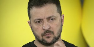 O Βολόντιμιρ Ζελένσκι σκεπτικός