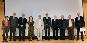 Δήμητρα Δεσυπρη, Χρ. ΠΑΠΑΕΥΑΓΓΕΛΙΟΥ, Ν Αλογοσκουφης, Σοφία Στάικου, Αλ. Φλωράκης, Θεμης Ροδαμίτης, Κώστας Δανουσης, πατήρ Μάρκος Φώσκολος, Δ. Ζακυνθινός, Νικος Φινοκαλιωτης. Οι βραβευθέντες και το ΔΣ του Σωματειου ΟΙ ΦΙΛΟΙ ΤΗΣ ΤΗΝΟΥ