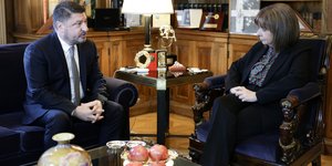 Με τον νεοεκλεγέντα περιφερειάρχη Αττικής, Ν. Χαρδαλιά, συναντήθηκε η Κ. Σακελλαροπούλου