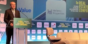 Ο Κωστής Χατζηδάκης στον χαιρετισμό του στο 1ο Real Estate Conference