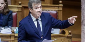 Ο υπουργός Υγείας Μιχάλης Χρυσοχοΐδης, στην Ολομέλεια της Βουλής