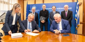 Υπεγράφη το οριστικό συμβόλαιο για την ανέγερση και αγορά από το ΤΑ.Χ.ΔΙ.Κ. του νέου Δικαστικού Μεγάρου Πειραιά