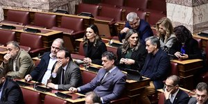 Επίσημη διαφοροποίηση των «11» από τον ΣΥΡΙΖΑ στη Βουλή: « Παρών» στη ψηφοφορία για τους servicers