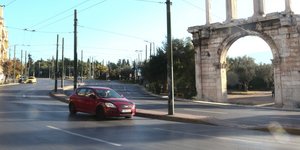 Έρημη πόλη η Αθήνα ανήμερα των Χριστουγέννων 
