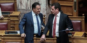 Οι υπουργοί Εργασίας Άδωνις Γεωργιάδης και Μετανάστευσης Δημήτρης Καιρίδης