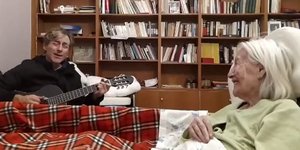 O Αίας Μανθόπουλος και η μητέρα του Λίντα