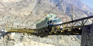 Αυτή είναι η πιο τρομακτική γέφυρα στον κόσμο