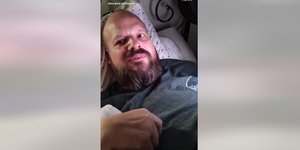 αντρας μουσια κρεβατι