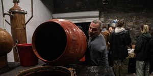 αντρας με βαρελι 