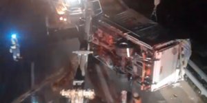 ΕΟ Αθηνών-Κορίνθου: Φορτηγό ανετράπη στο ύψος της Κακιάς Σκάλας