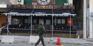 Το μπαρ όπου έγινε το φονικό είναι δίπλα στην έδρα των ΜΑΤ 