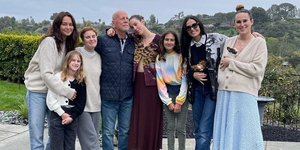 Ο Μπρους Γουίλις με την οικογένειά του 