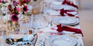 Πώς να δημιουργήσετε το απόλυτο χριστουγεννιάτικο τραπέζι