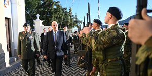 Στη Σύμη ο Νίκος Δένδιας
