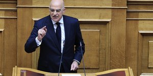 Νίκος Δένδιας βουλη 