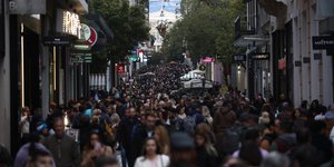 Ανοιχτά καταστήματα στην Ερμού