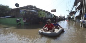 φουσκωτη βαρκα λασπη 