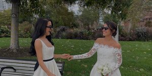 Τρελό κράξιμο σε γυναίκα που έβαλε λευκό φόρεμα στον γάμο της αδερφής της 