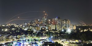 Πύραυλοι αναχαιτίζονται από τον Σιδηρούν Θόλο