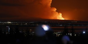 Καθηλωτικές εικόνες από την έκρηξη του ηφαιστείου στην Ισλανδία