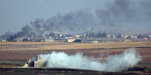 Φωτιές από επιδρομή της Τουρκίας στη Συρία