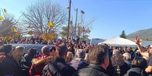 Στην τελευταία του κατοικία οδηγείται ο Βασίλης Καρράς