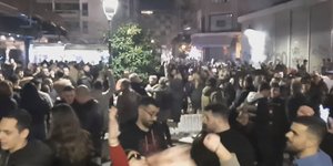 Οι Θεσσαλονικείς τραγουδούν Καρρά