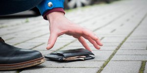 το κόλπο με το πορτοφόλι