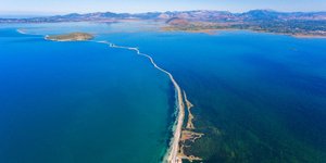 Ο δρόμος που επιπλέει πάνω στο νερό στην Ελλάδα