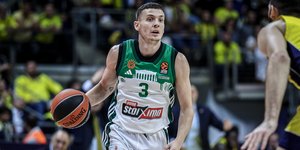 Ο Κάιλ Γκάι με τη φανέλα του Παναθηναϊκού AKTOR