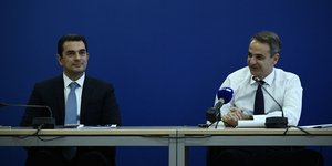 Ο Κώστας Σκρέκας και ο Κυριάκος Μητσοτάκης