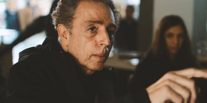 Γιώργος Λάππας δειχνει 