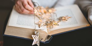 λαμπάκια γιορτινά βιβλίο δώρο χριστούγεννα