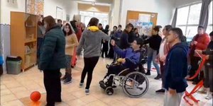 μαθητες παιδι σε αμαξιδιο 